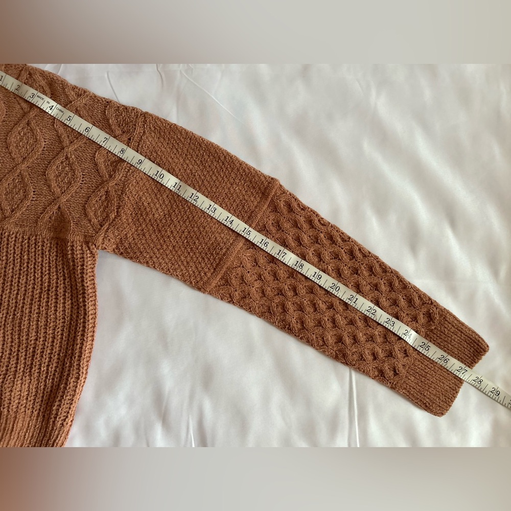 Pink Rose Brown
Cropped Mock Neck Sweater Size Medium - Picture 9 of 9